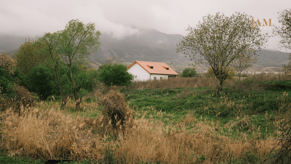 Khojaly. L'auteur le décrit comme une «ville fantôme». Ils notent qu'il y a eu de nombreux développements, mais dans les endroits qu'ils ont visité, ils ont rencontré presque personne. Photo: Jamnews