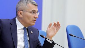 Le gouvernement géorgien procède à un remaniement, abolissant le « ministère » de Mdinaradze et en créant un nouveau pour lui