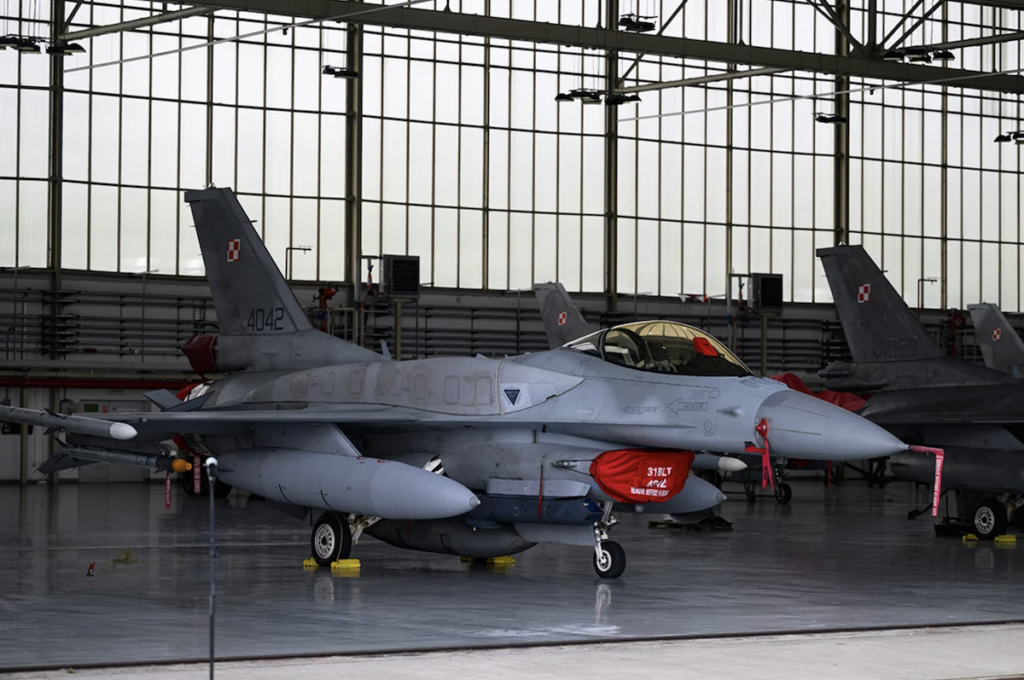 Un avion de chasse Polish Air Force F-16 au 31e base aérienne tactique à Poznań-Krzesiny, Pologne, 11 septembre 2025. Photo: Jakub Karczmarczyk