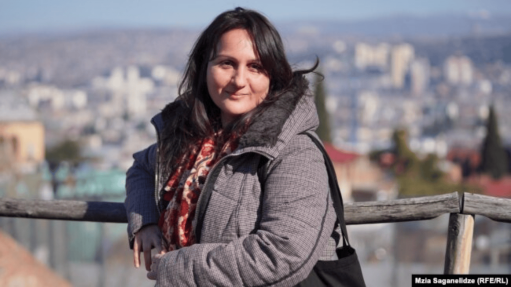 Айтан Фархадова | photo: RFE/RL Euronews annonce le reportage à Bakou