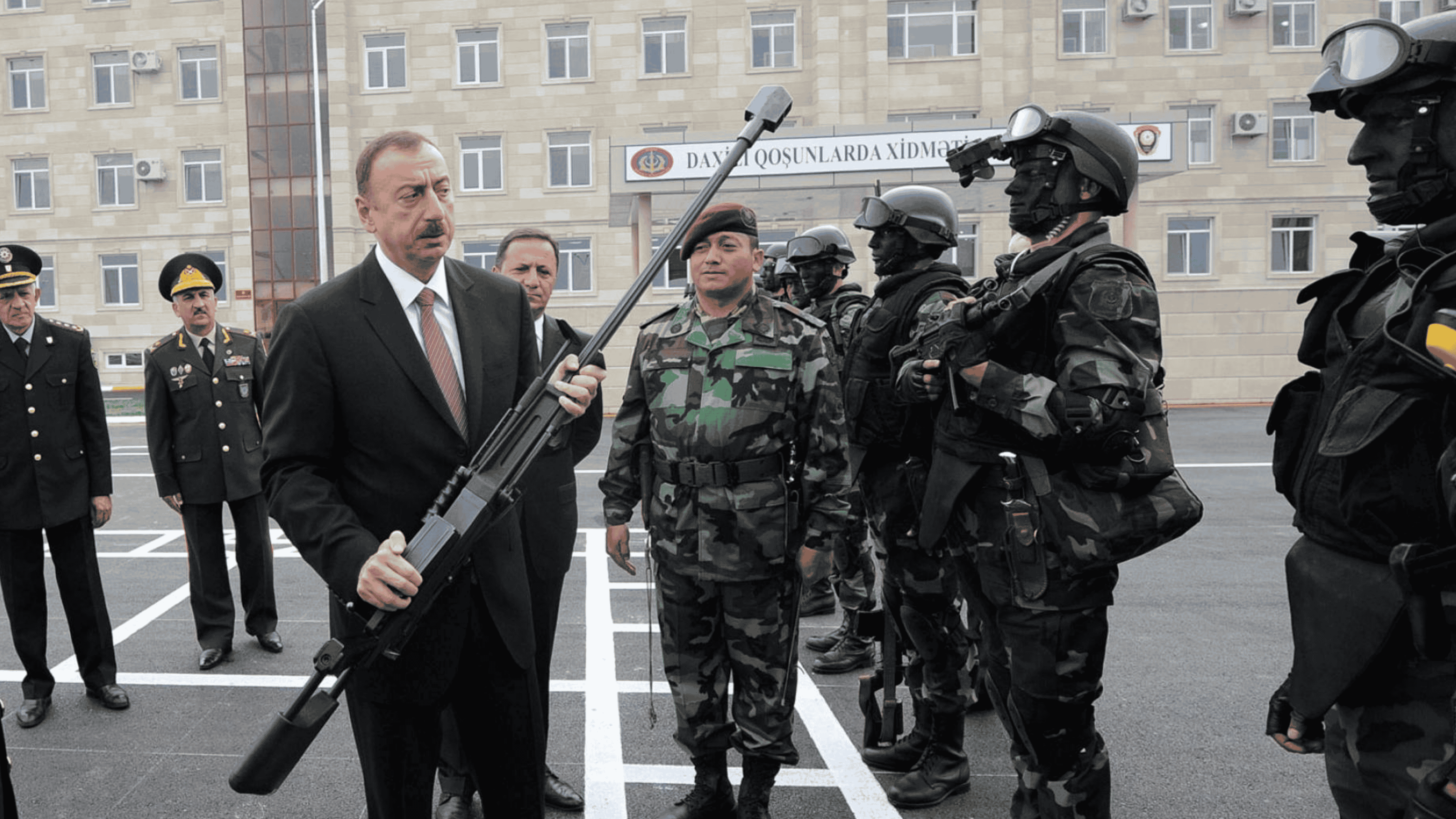 Pouvoirs des troupes intérieures de l'Azerbaïdjan