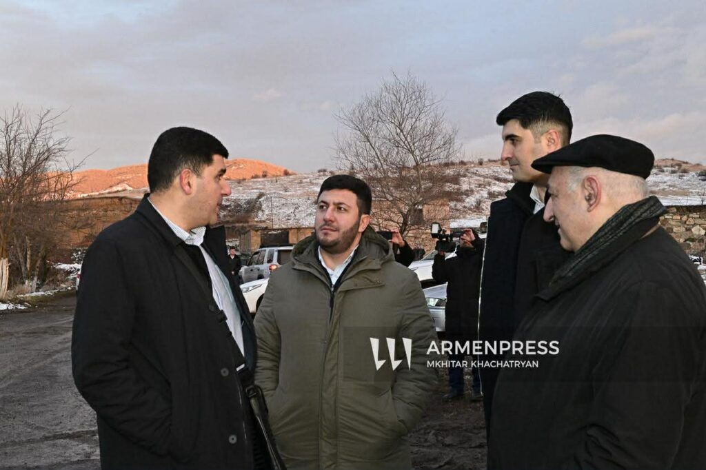 Les experts arméniens ont accueilli leurs homologues azerbaïdjanais à leur arrivée en Arménie