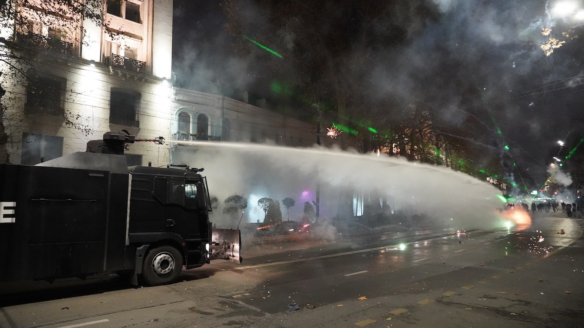 Des avocats présenteront devant un tribunal géorgien les victimes d'une exposition aux produits chimiques causés par des canons à eau