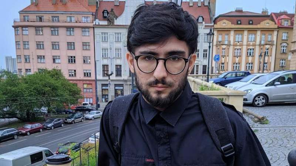 Un militant azerbaïdjanais s'adresse à Pashinyan