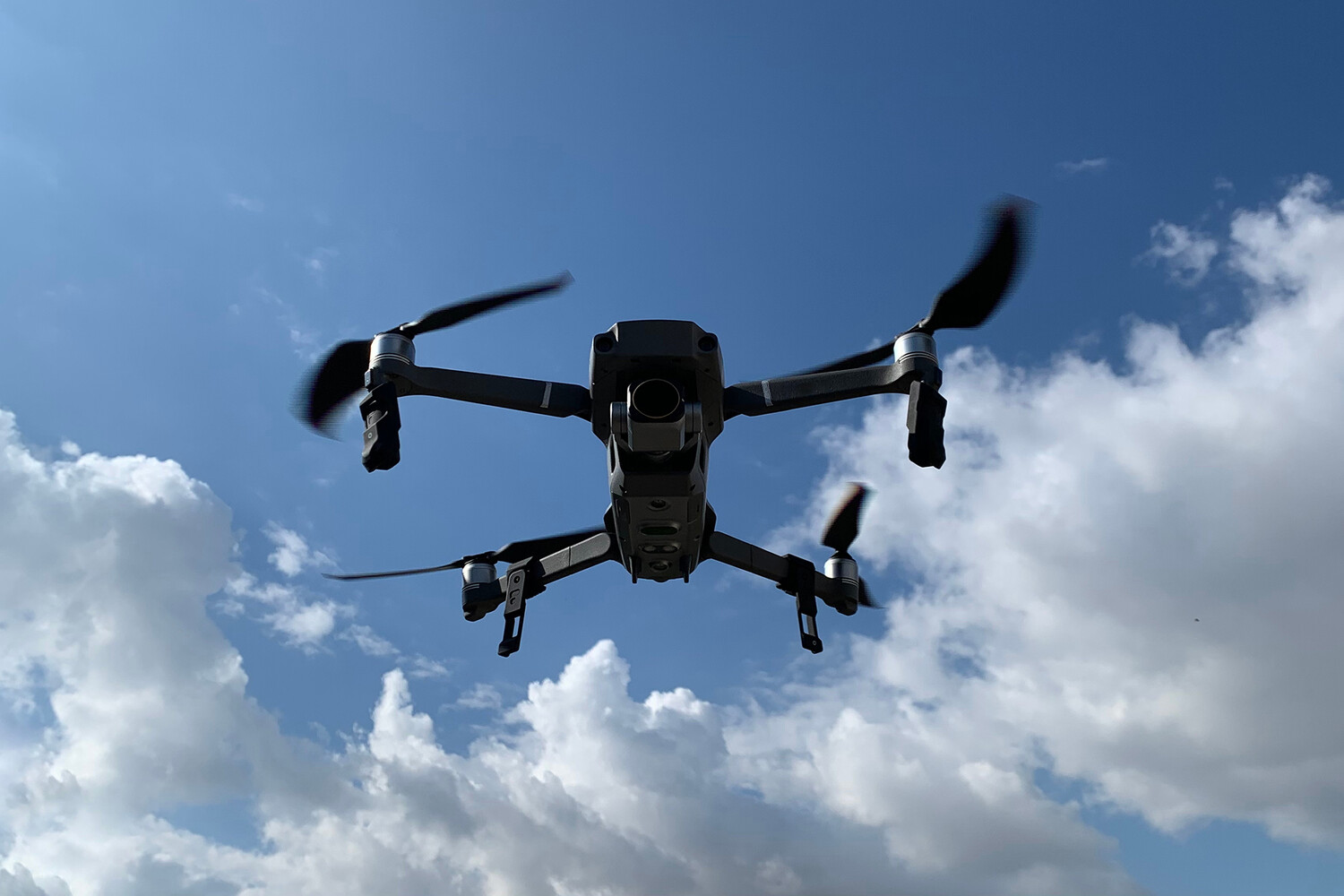 L'Abkhazie réagit à l'attaque de drones : les autorités affirment que la situation est sous contrôle, l'opposition en doute