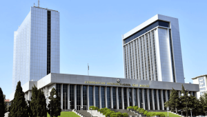 Nouvelles amendes en Azerbaïdjan : que vont changer les lois sur les droits de l&rsquo;enfant, la mendicité et l&rsquo;intelligence artificielle ?