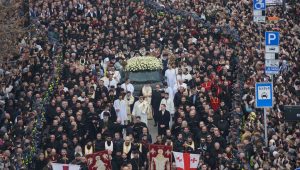 Funérailles du patriarche : cérémonie d&rsquo;adieu d&rsquo;une ampleur sans précédent à Tbilissi. Photos/vidéos
