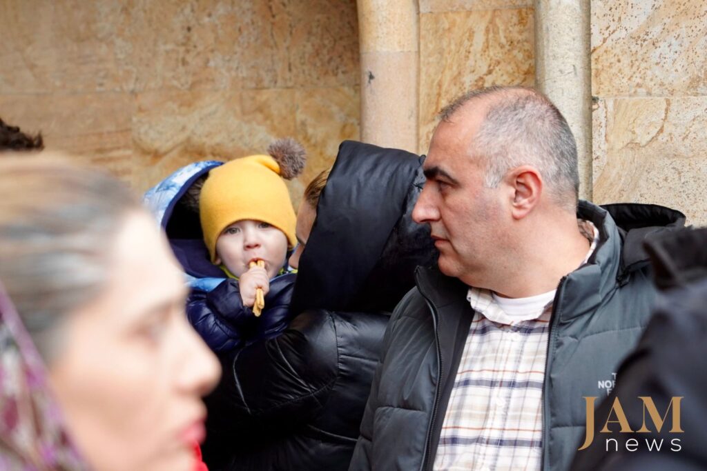 Pendant trois jours, des dizaines de milliers de personnes à Tbilissi ont fait la queue pendant des heures pour rendre un dernier hommage au Catholicos-Patriarche de Géorgie, Sa Sainteté Ilia II.