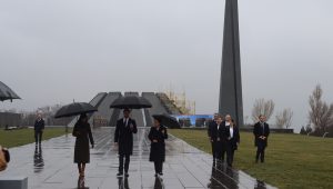 Scandale en Arménie : le directeur du musée licencié pour avoir offert un livre au vice-président américain