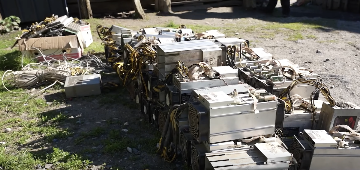 La police géorgienne saisit 148 machines d'extraction de cryptomonnaie