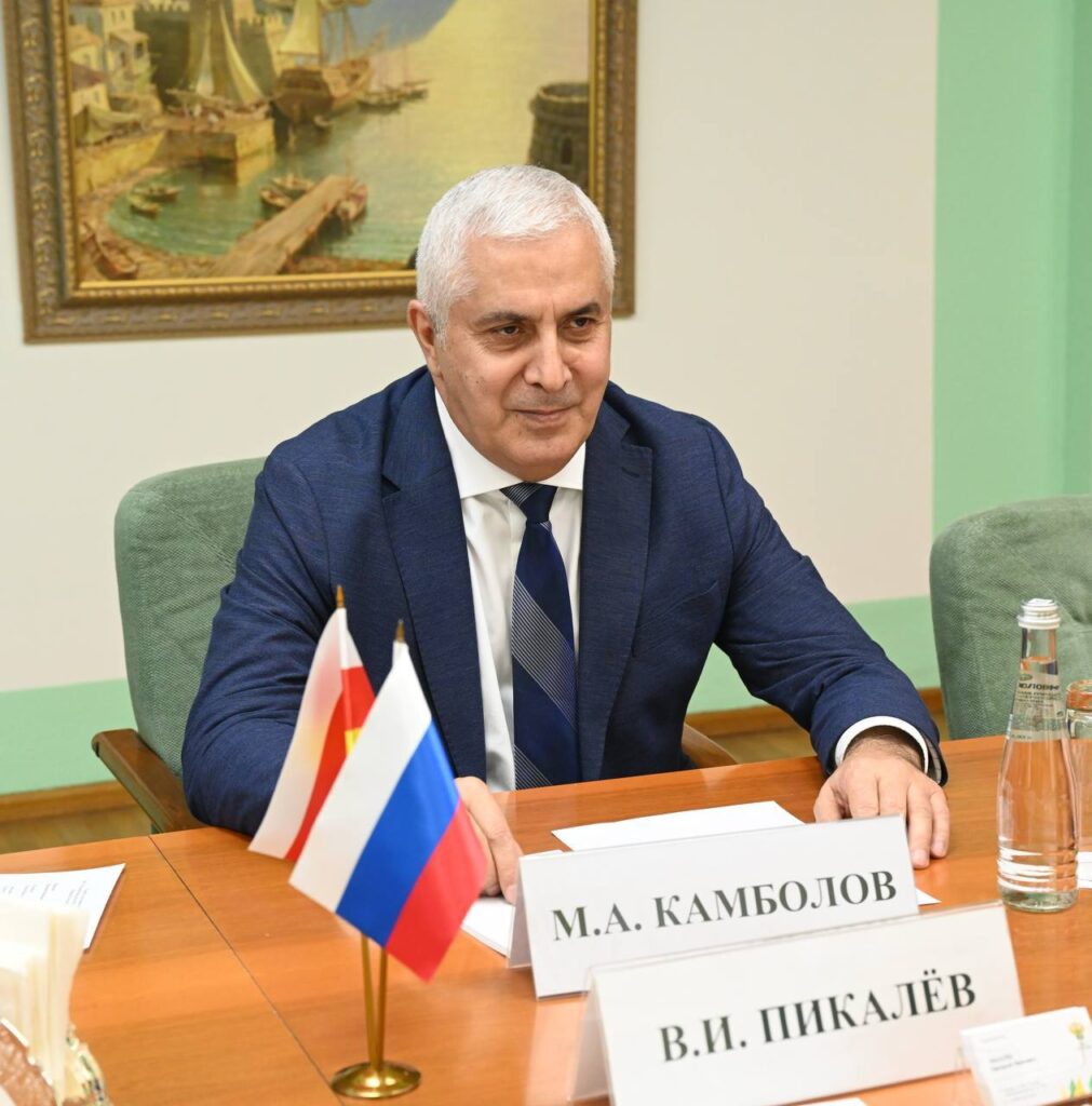 Marat Kambolov. Démission du président de la Russie et de l'Ossétie du Sud