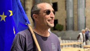 En Géorgie, un autre militant condamné pour une publication insultante sur Facebook : le docteur Giorgi Akhobadze