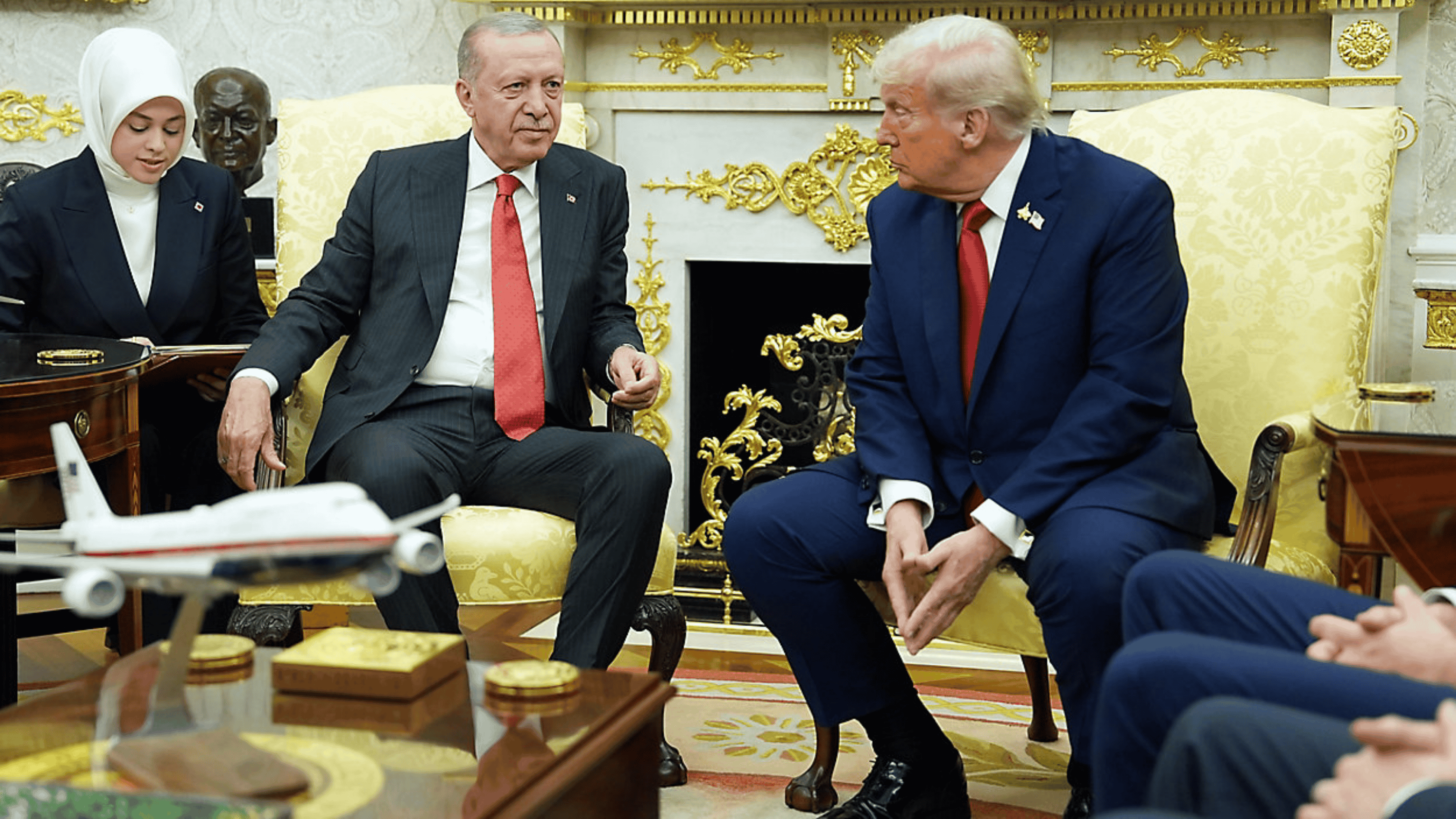 Le président Donald Trump (à droite) rencontre le président turc Recep Tayyip Erdogan dans le bureau ovale de la Maison Blanche à Washington | photo : AP/Evan Vucci