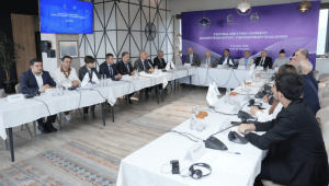 La Russie est critiquée pour discrimination ethnique lors d&rsquo;une conférence soutenue par l&rsquo;État en Azerbaïdjan