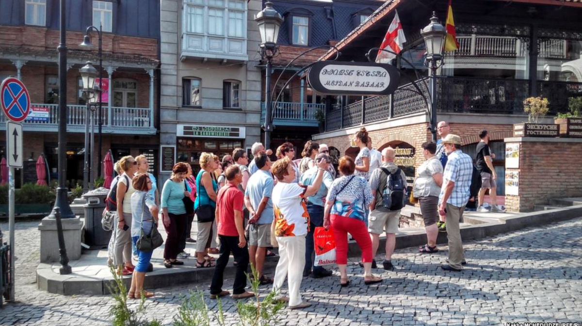 Le nombre de visiteurs étrangers et les revenus du tourisme diminuent en Géorgie