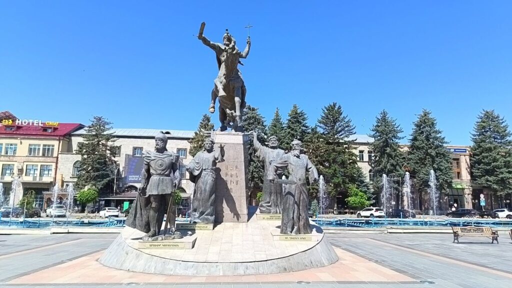Place Vardanants à Gyumri, Arménie. Photo de JAMnews.