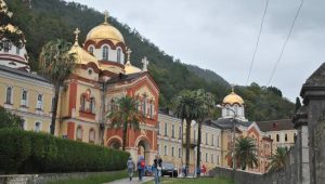 L&rsquo;Église orthodoxe russe appelle les pèlerins à « boycotter » le monastère du Nouvel Athos en Abkhazie