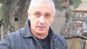 Le propriétaire d&rsquo;un refuge pour chiens de Tbilissi emprisonné après une confrontation avec des journalistes pro-gouvernementaux, chiffres