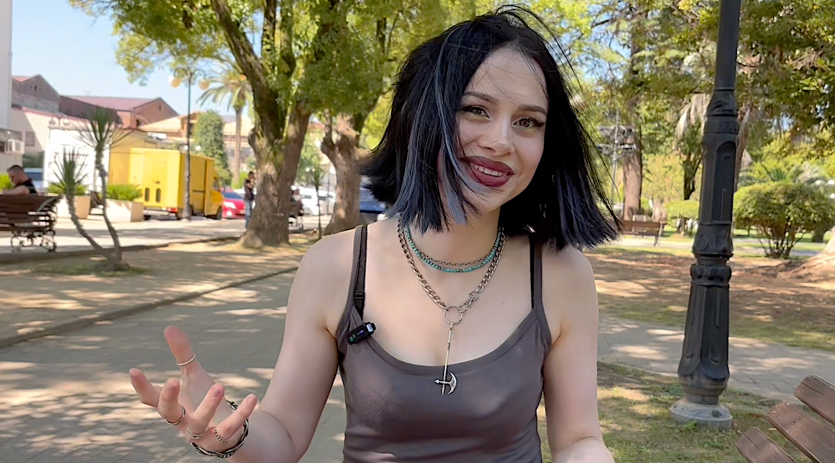 Punk rock abkhaze : Salima Sagaria, leader de TOM SQUARE, raconte son histoire – VIDEO