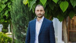 « Question délicate » : comment les autorités abkhazes tentent d&rsquo;améliorer la situation de l&rsquo;avocat Irakli Bzhinava, arrêté en Russie