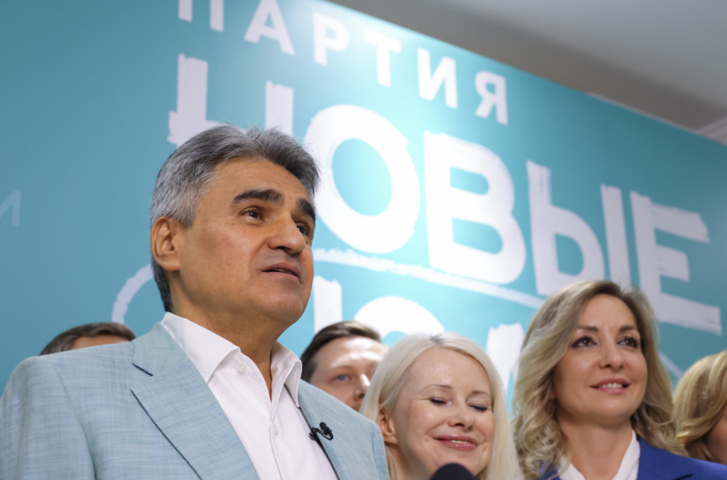 Alexei Nechaev, président du parti Nouveau Peuple, est parti au siège de campagne du parti lors d'une réunion pour discuter des résultats préliminaires des élections à la Douma d'État. Moscou, 20 septembre 2026. Photo : Pavel Seleznev / TASS / ZUMA Press / Scanpix / LETA