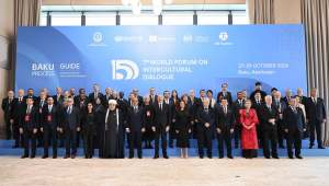 Aliyev discute de la paix, des menaces extérieures et du « double standard » au forum de Bakou